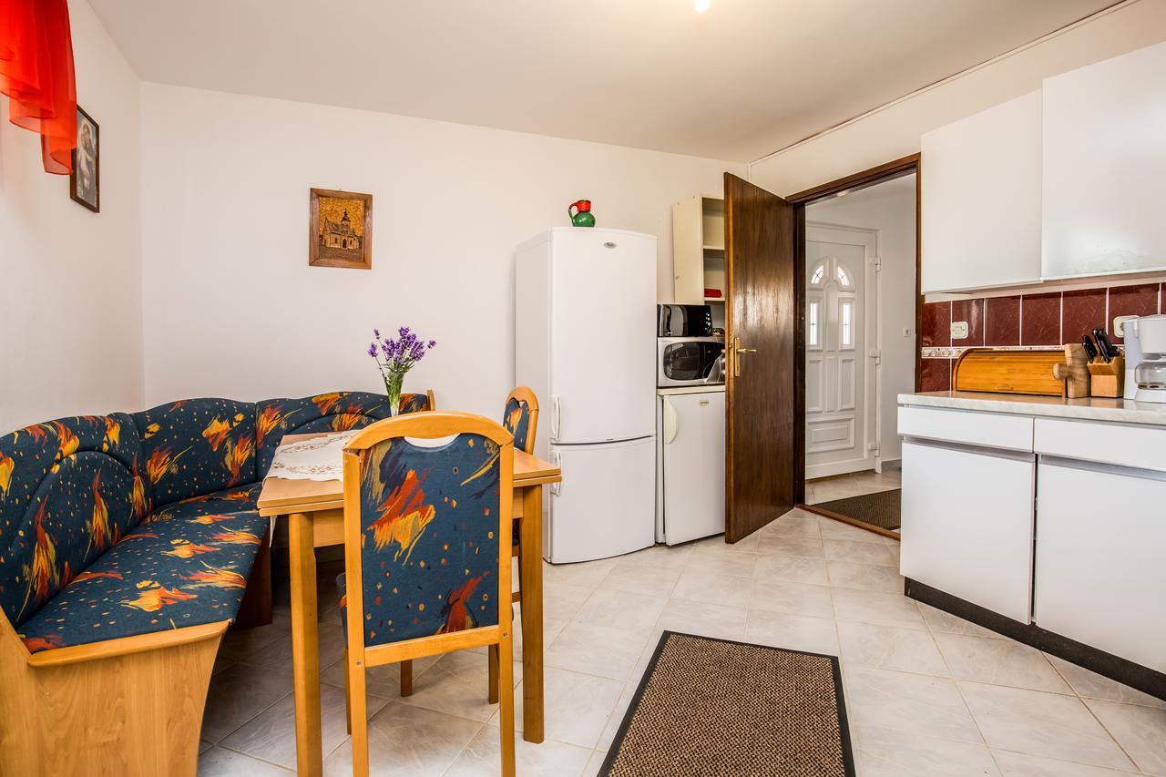 Apartment Carolina Ližnjan Exterior foto